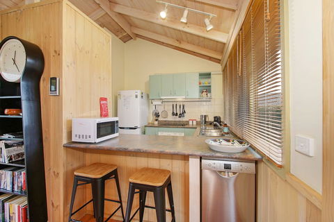 R & R In Bright - Short Walk To Town - Accommodation QLD 2