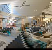 Sails on Chapel - Accommodation QLD