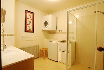 Lawlers 2 - Accommodation QLD 0