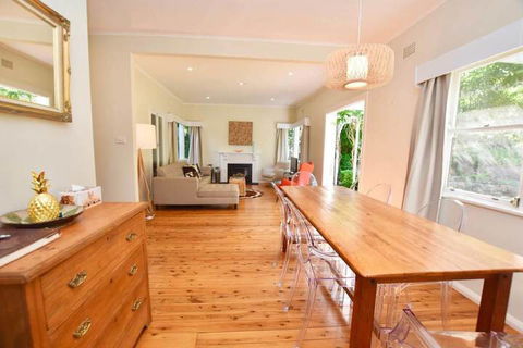 Calamandah House Of Blackheath - Accommodation QLD 4