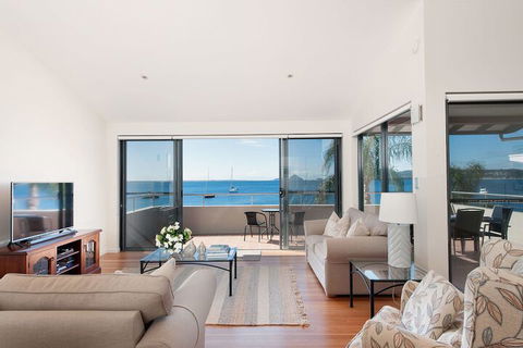 Vogue, Unit 3/197 Soldiers Point Road - Accommodation QLD 4