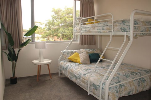 Ocean Shores Unit 10 / 27 Weatherly Close - Accommodation QLD 1