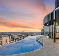 Stylish Resort Living in CBD - Accommodation QLD