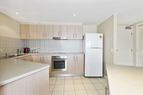 RESORT On The BEACH 4302 - Accommodation QLD 3