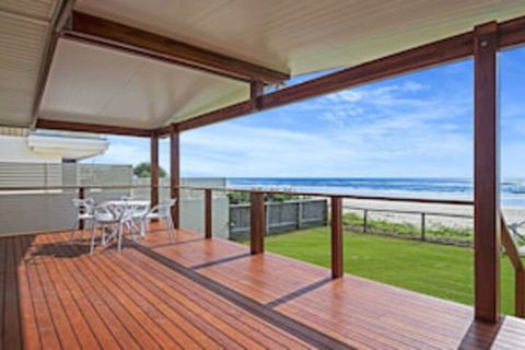 Palm Beach Absolute Beach Front Holiday Home - Accommodation QLD 0