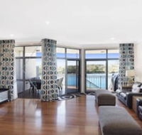 Absolute Creek Front Villa - Accommodation QLD
