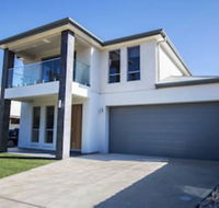 The Races - Swanport - Accommodation QLD