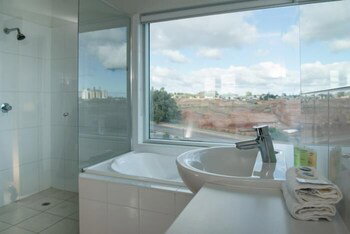 Wallaroo Marina Apartments - Accommodation QLD 3