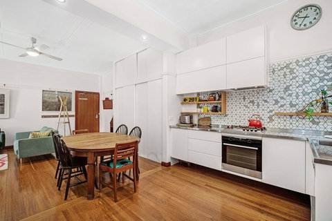 Newcastle Short Stay Apartments - Gatsby On Watt - Accommodation QLD 4