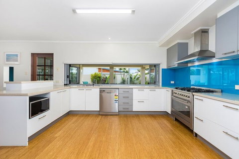 Ocean Blue On Salt Beach - Accommodation QLD 2