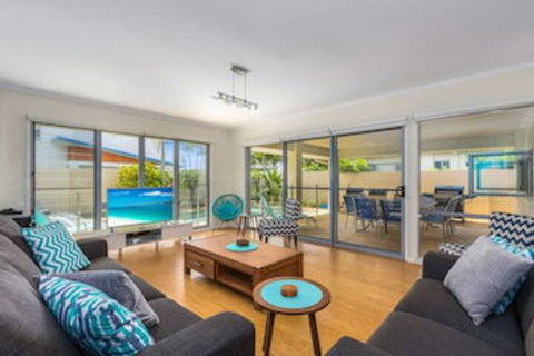 Ocean Blue On Salt Beach - Accommodation QLD 0