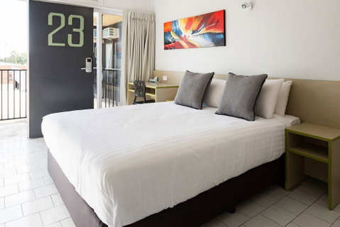 Nightcap At Emerald Star Hotel - Accommodation QLD 4