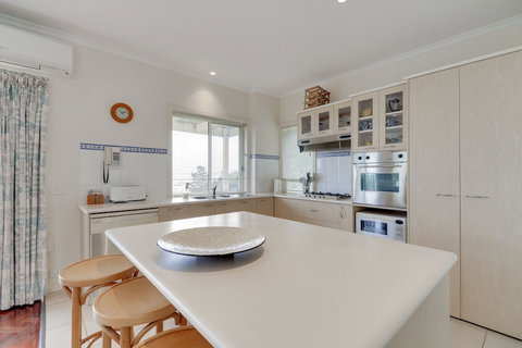 Aegina - Accommodation QLD 5