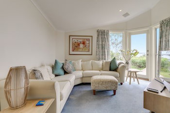 Aegina - Accommodation QLD 3