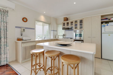 Aegina - Accommodation QLD 6