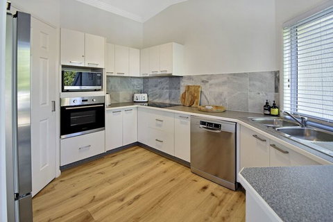 Advance Place - Accommodation QLD 2
