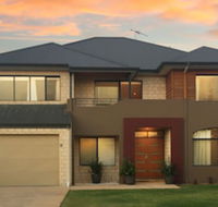 The Lakes House - Accommodation QLD