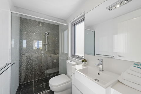 Iroise Beachside Apartment - Accommodation QLD 2