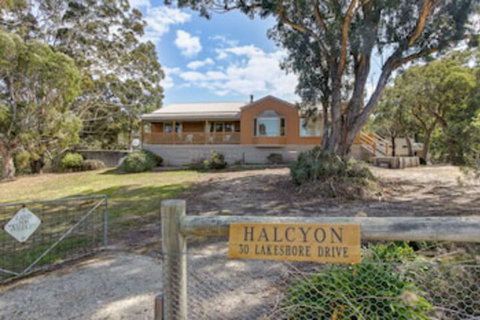 Halcyon - Accommodation QLD 0