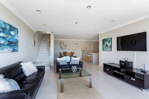 Aura 13 Shoal Bay - Accommodation QLD 0