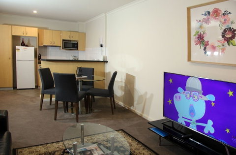 Adelaide City Apartment - 3BR, 2Bath & Carpark - Accommodation QLD 5