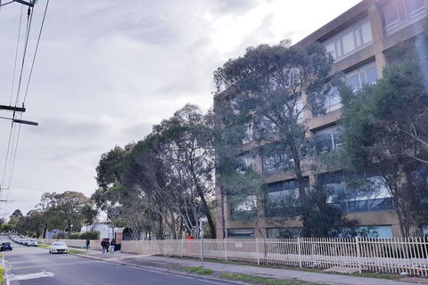 Clayton Apartment - Accommodation QLD 4