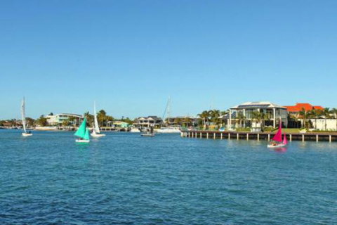 Little Hill 3 2 BDRM Apt On Parkyn Pde - Accommodation QLD 5