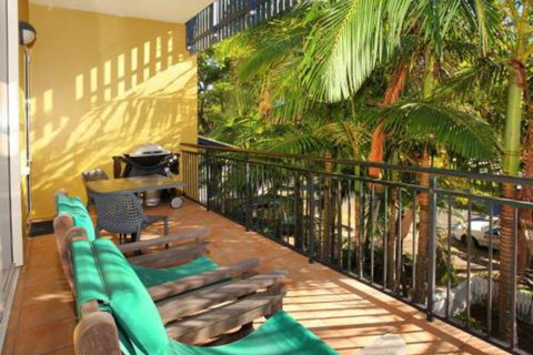 Little Hill 3 2 BDRM Apt On Parkyn Pde - Accommodation QLD 7