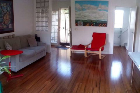 Charles Rooms Guesthouse - Accommodation QLD 1