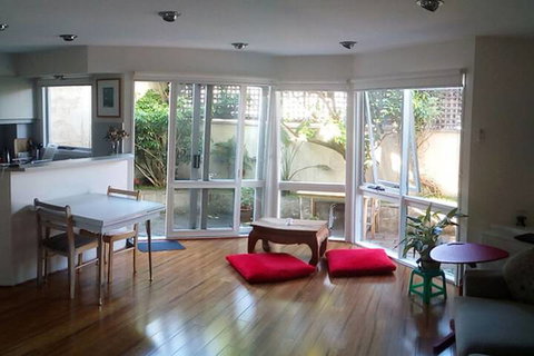 Charles Rooms Guesthouse - Accommodation QLD 6