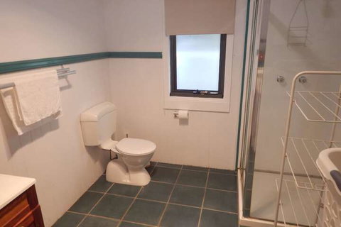 Charming, Private 3-Bedroom Cottage By The Bay - Accommodation QLD 1