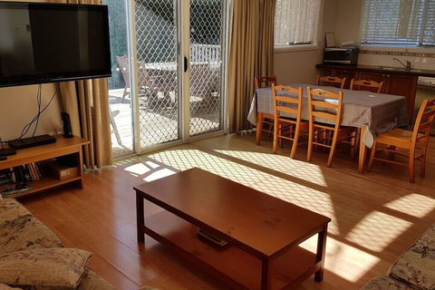 Charming, Private 3-Bedroom Cottage By The Bay - Accommodation QLD 5