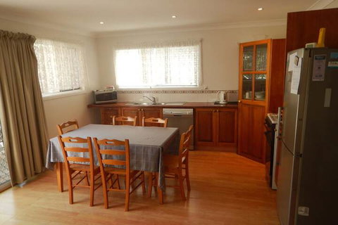 Charming, Private 3-Bedroom Cottage By The Bay - Accommodation QLD 7