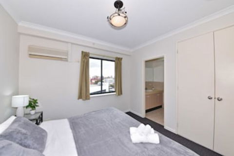 East Perth 2 X 1 Trendy Apartment - Accommodation QLD 5