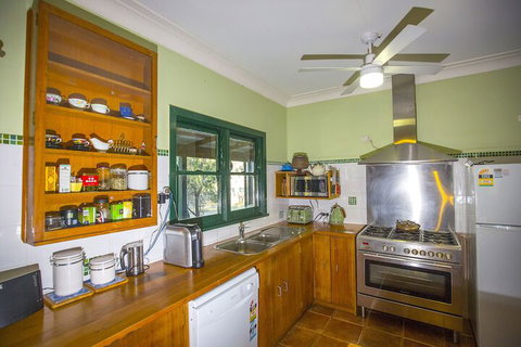 Red Tractor Retreat - Accommodation QLD 2