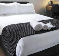 Lakeside Retreat  Business - Accommodation QLD