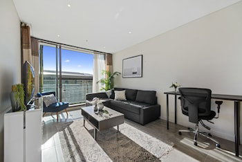Full Darling Harbour View Luxury 2 Bedroom Apartment - Accommodation QLD 0