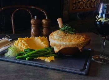 The Bowral Hotel - Accommodation QLD 3