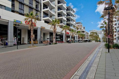 Ample Space In This 1 Bed Apt Also With Pool / Gym - Accommodation QLD 1