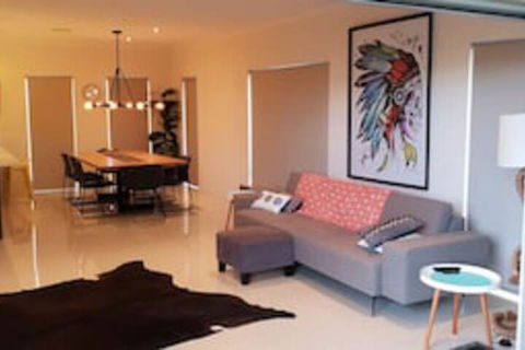 Big House In Melville - Accommodation QLD 2