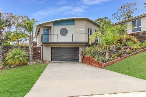 Lake House - Accommodation QLD 4