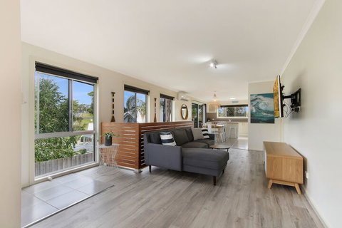 Lake House - Accommodation QLD 3