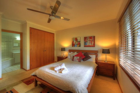 House Of Laurels - Accommodation QLD 7