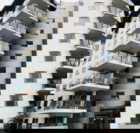 Staying Places - The Avenue - Accommodation QLD