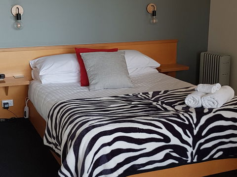 River Vineyard Retreat - Accommodation QLD 3