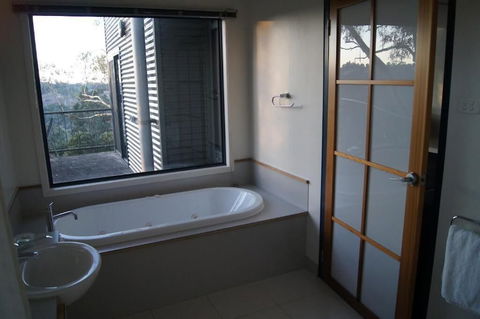 River Vineyard Retreat - Accommodation QLD 4