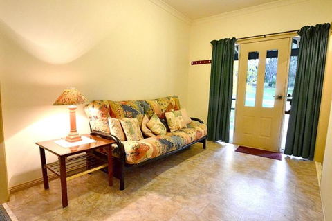 Camellia Lodge - Accommodation QLD 4
