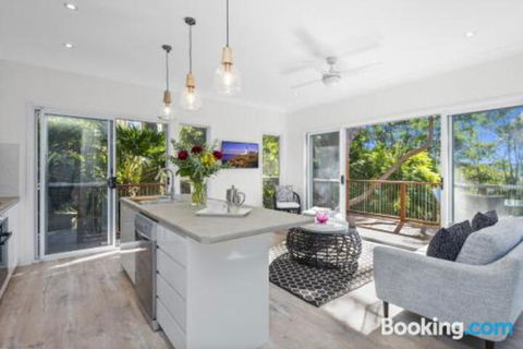 Avalon Tree House - Accommodation QLD 2