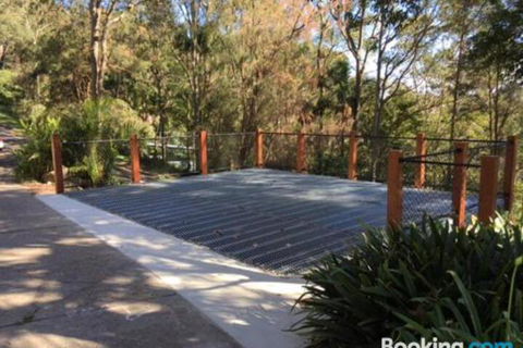 Avalon Tree House - Accommodation QLD 4