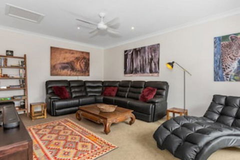 The Doggy Beach House At Salt - Accommodation QLD 0